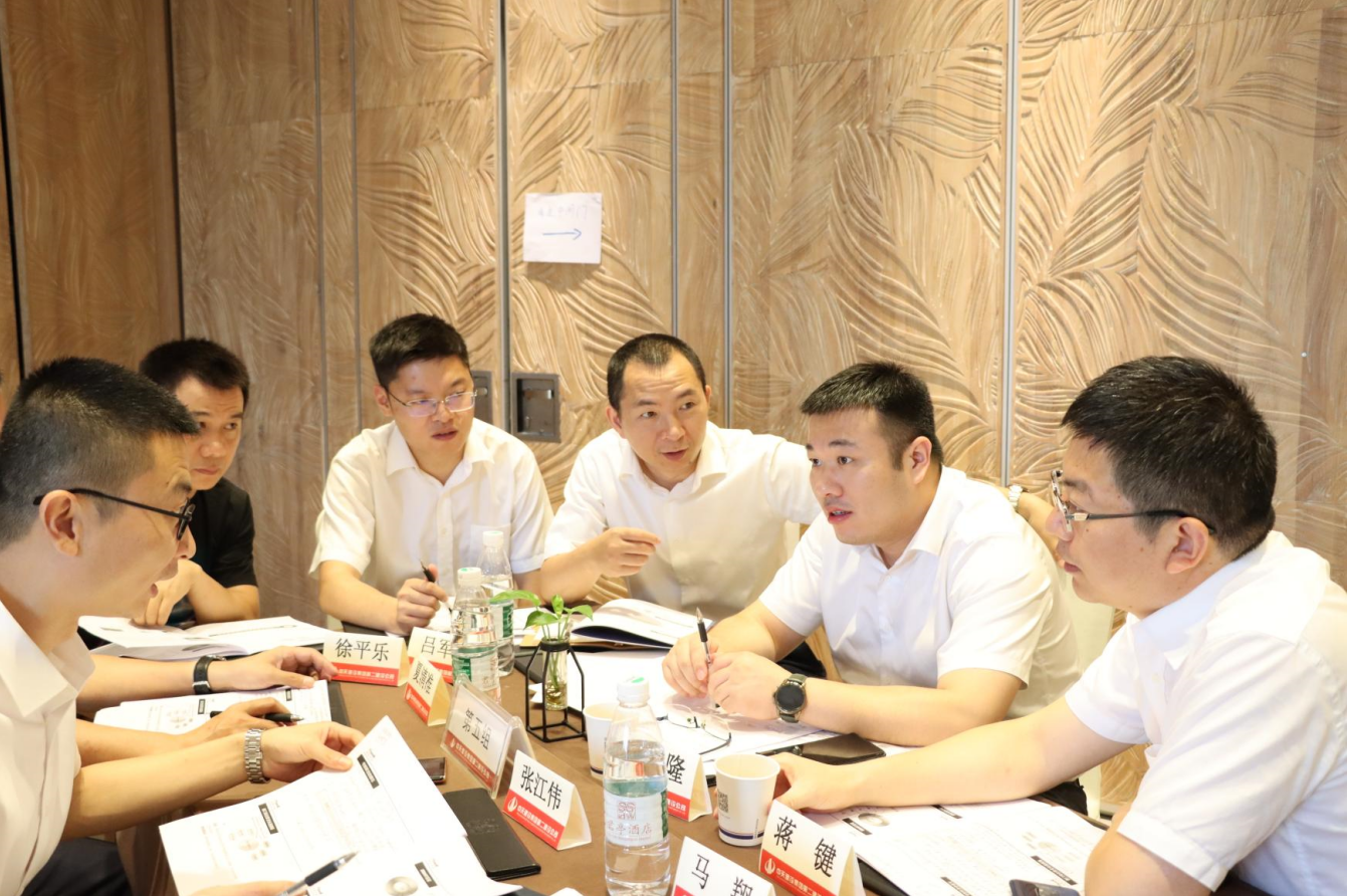 2021年6月25日-26日，304am永利二建组织开展了2021年中高层主管执行力培训。本次培训特邀清华、北大、上海交大总裁班讲师，中国企业家协会特聘高级讲师许晋老师进行授课。