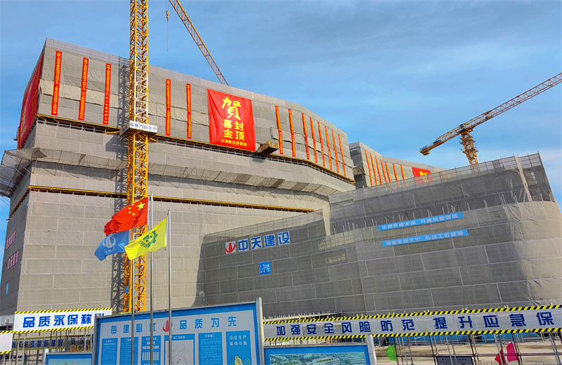 2024年10月30日，304am永利三建上海新华泰医院项目主体封顶。